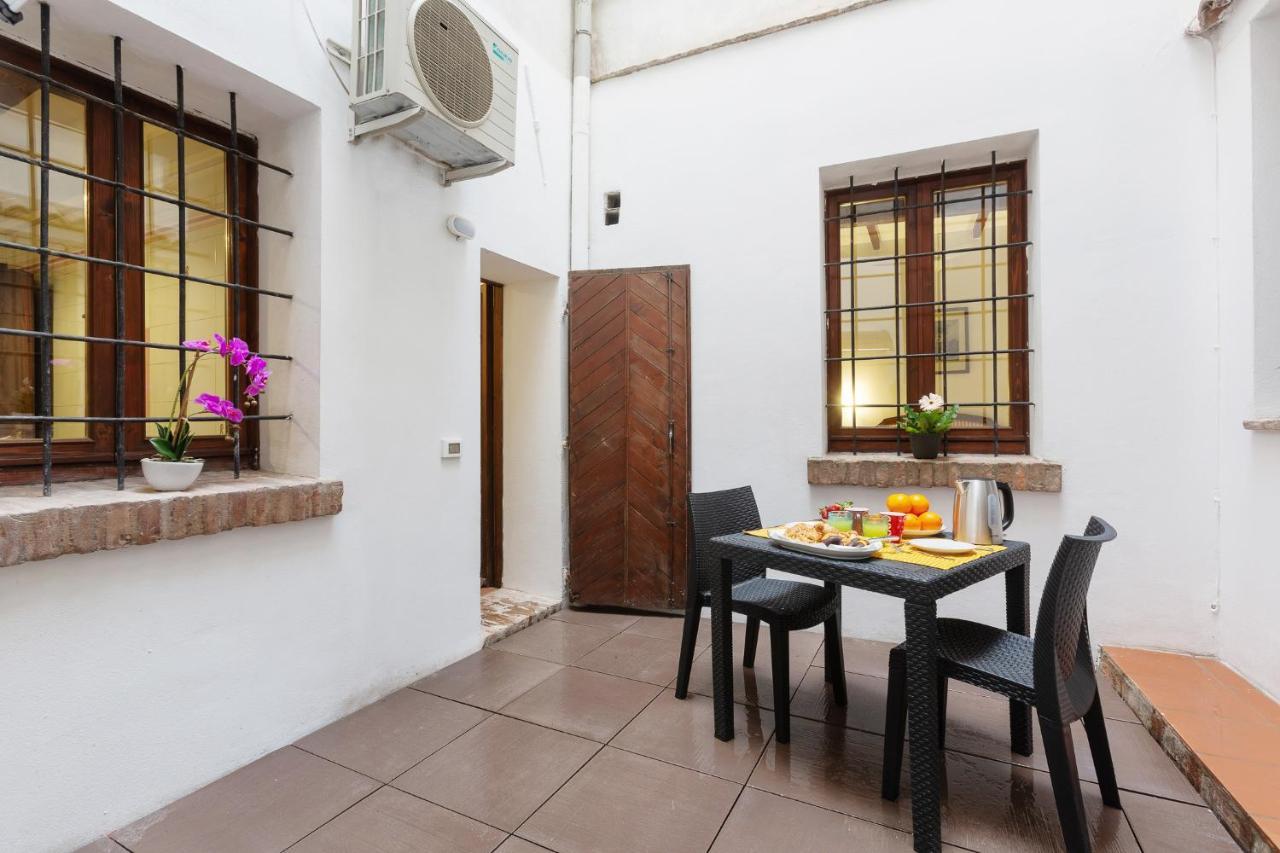 Center Ztl Lovely Apartment Ферара Екстериор снимка