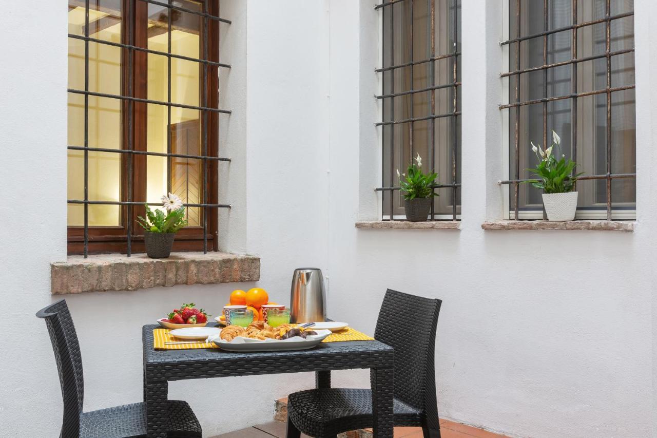 Center Ztl Lovely Apartment Ферара Екстериор снимка